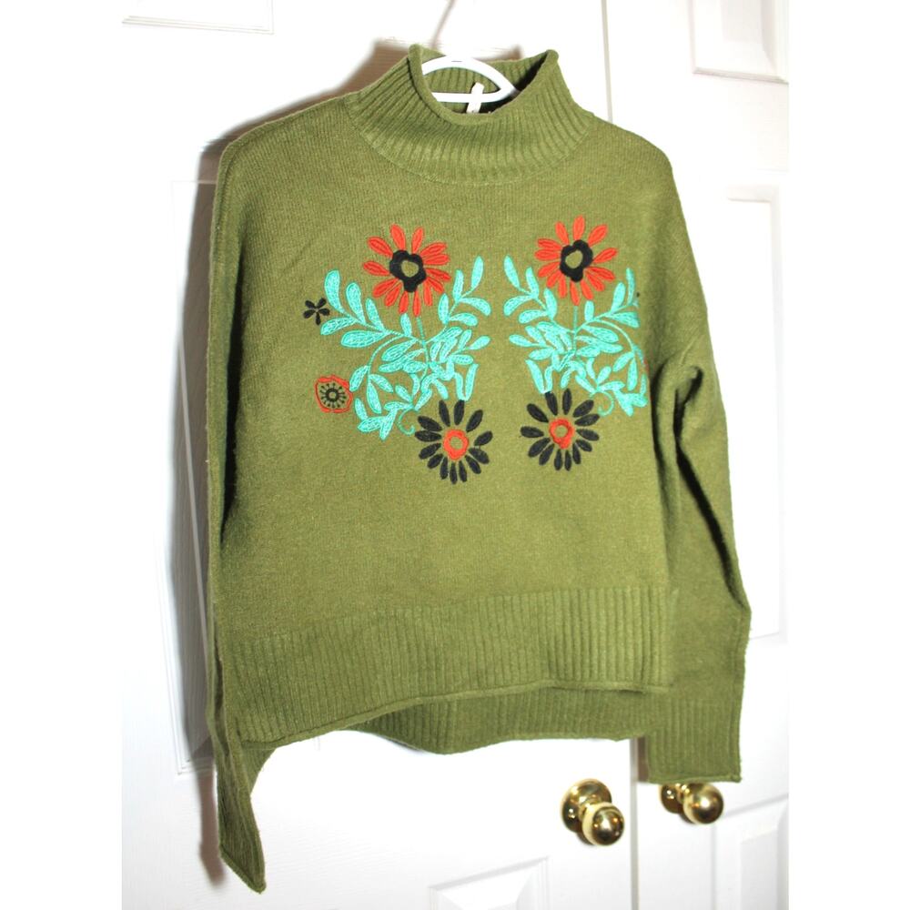 Teeberry & Weave Green w/ Floral Embroidery Turtleneck Sweater sz S